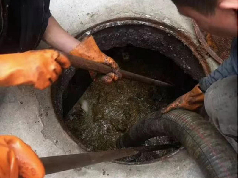 赞皇清理化粪池时如何避免沼气的危害?